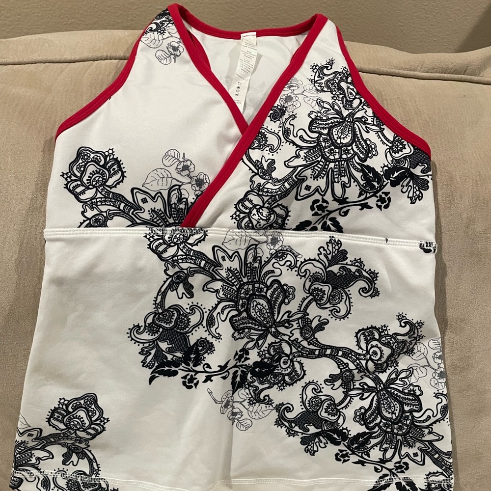 Vintagege Lululemon. New without tags.  Bra pads included.